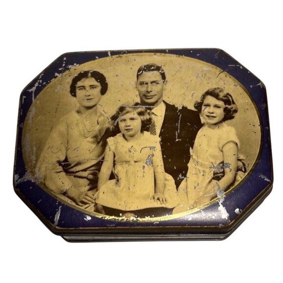 Vintage British Royal Family Octagonal Tin Box With King George VI & Queen Eliza - Picture 1 of 11